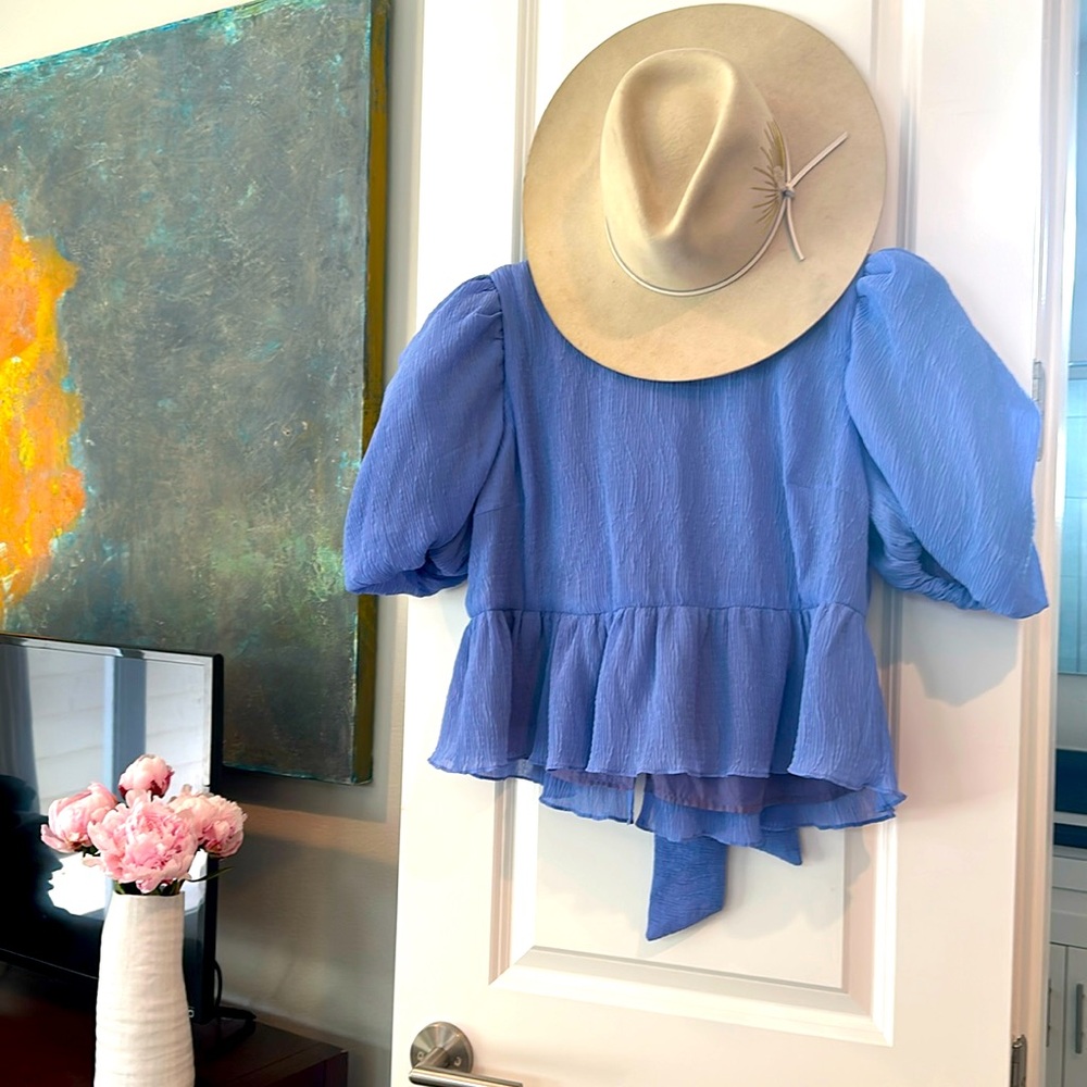 Elliatt Lapius Blue top. Brand new